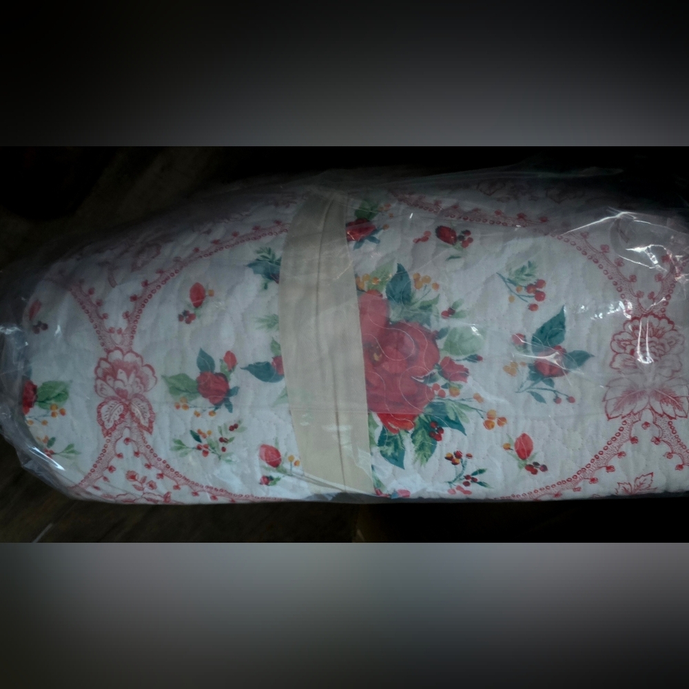 Pioneer Woman Quilt King Set Cherful Toile - Picture 5 of 6